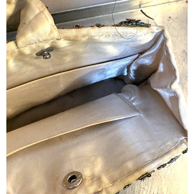 Cream Silk Beaded 1920s-30s Evening Purse W/ Matching Glasses Case For Sale - Image 4 of 8