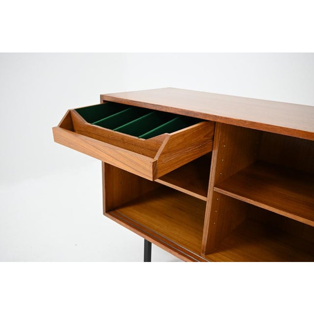 Sideboard by Florence Knoll Bassett for Knoll International, 1950s For Sale - Image 9 of 14
