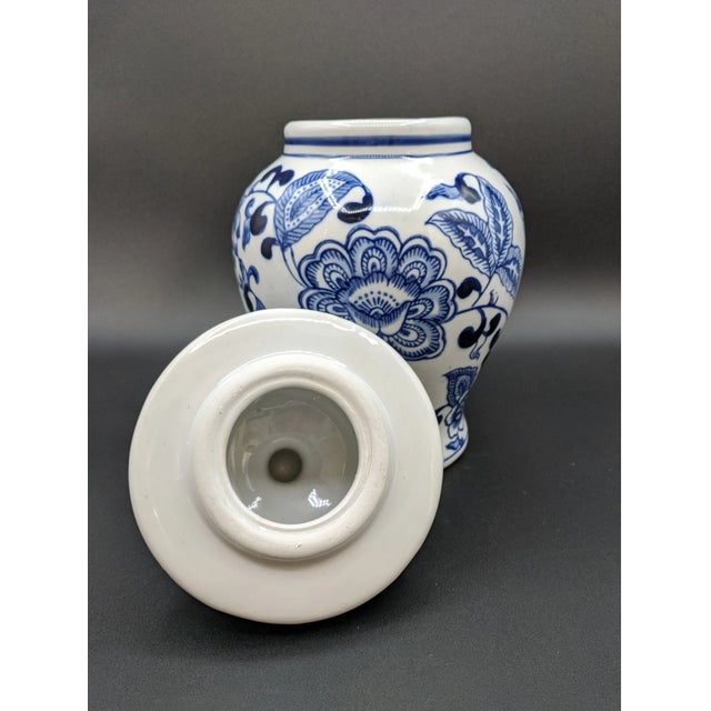 Mid-Century Modern Vintage Chinoiserie Blue White Ceramic Ginger Jar For Sale - Image 3 of 5