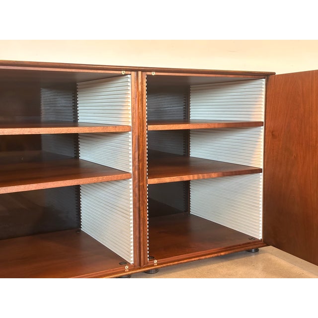 Bernini Walnut Sideboards from Bernini, 1970s, Set of 2 For Sale - Image 4 of 18