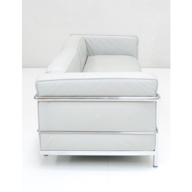 1980s LC3 Bauhaus Sofa in Grey Leather by Le Corbusier and Pierre Jeanneret and Charlotte Perriand for Cassina, 1980s For Sale - Image 5 of 13