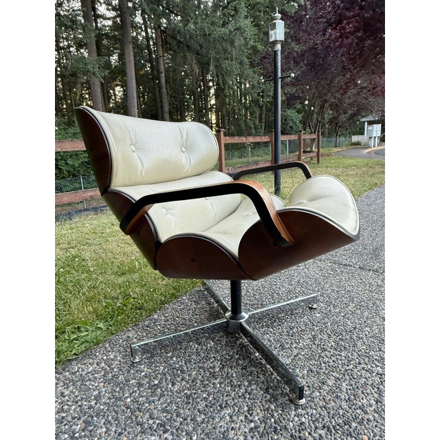 Vintage Mid Century Modern Segmented Chair Attributed to George Mulhauser for Plycraft For Sale In Seattle - Image 6 of 8