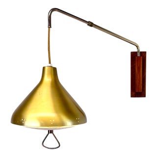 Mid Century Modern Adjustable Cantilever Wall Sconce Attributed to Lightolier For Sale