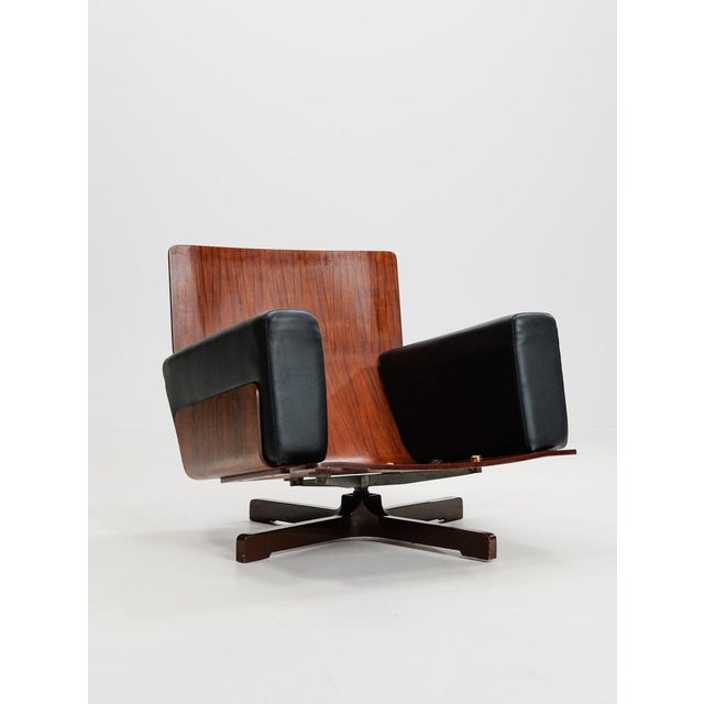 Swivel Model 401 Armchair in Rosewood by Menilio Taro for Cinova, 1960s For Sale - Image 10 of 13