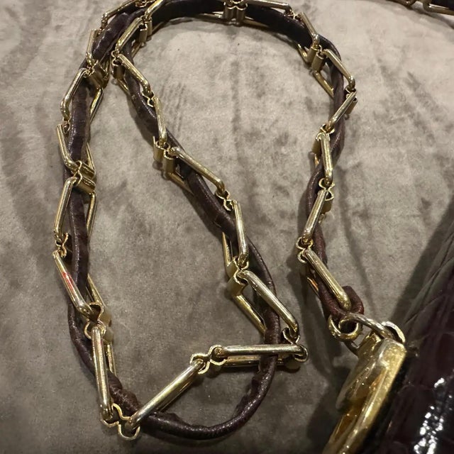 1970s Elegant Brown Embossed Leather Italian Shoulder Bag For Sale - Image 10 of 17