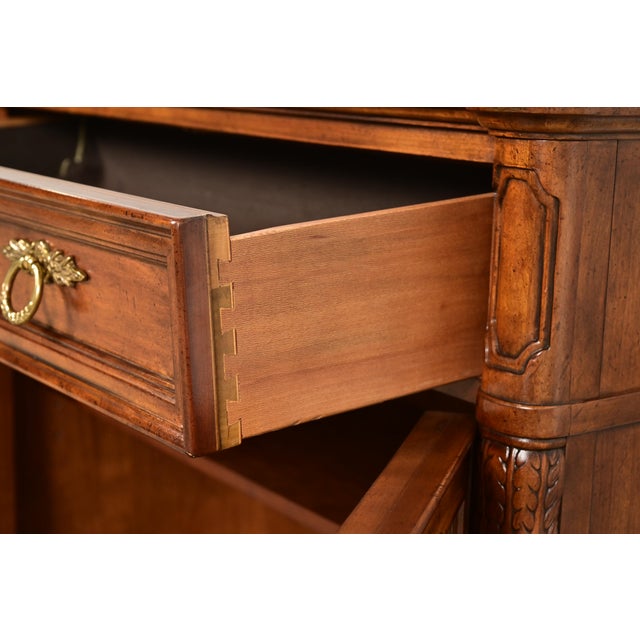 Drexel Heritage French Regency Louis XVI Burled Walnut Flip Top Server or Bar Cabinet, Circa 1960s For Sale - Image 10 of 14