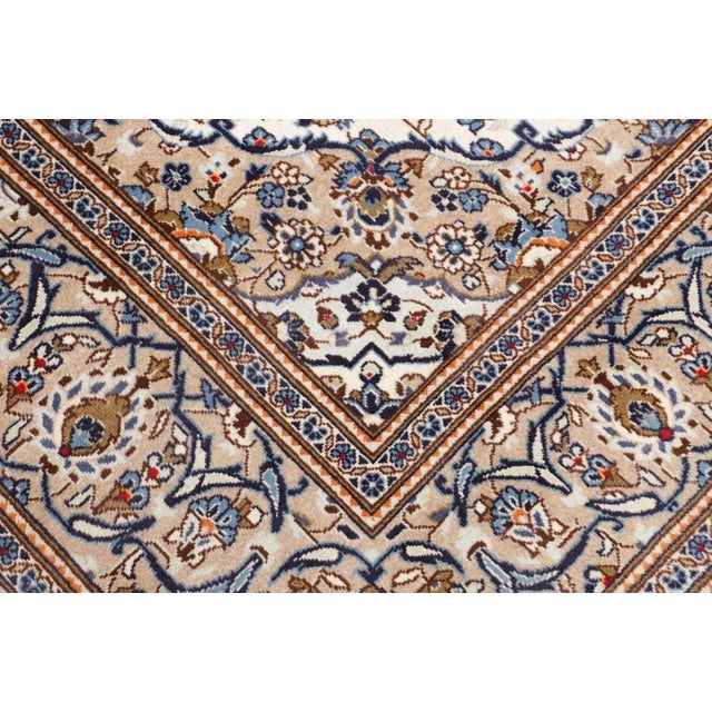 Middle Eastern Rug in Pure Wool For Sale - Image 6 of 11