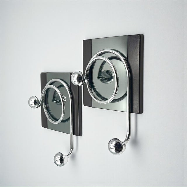 Italian Space Age Wall Coat Hangers with Mirrors attributed to Goffredo Reggiani, 1970s, Set of 2 For Sale - Image 18 of 18