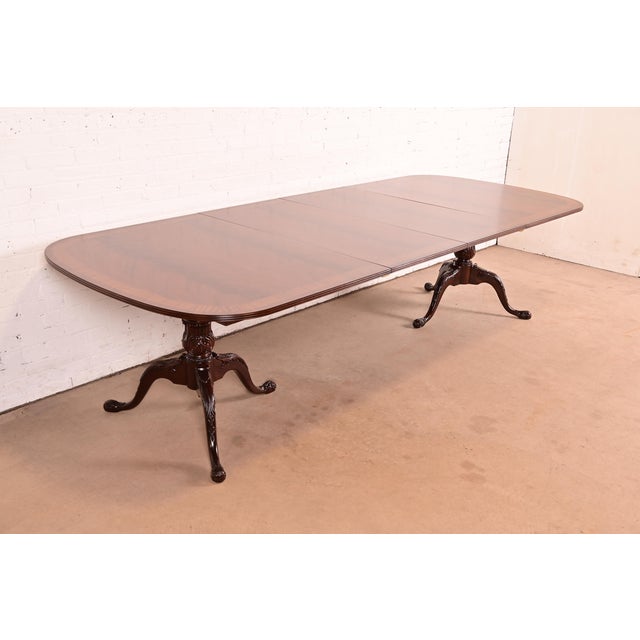 Late 20th Century Drexel Heritage Georgian Banded Flame Mahogany Double Pedestal Extension Dining Table, Newly Refinished For Sale - Image 5 of 12