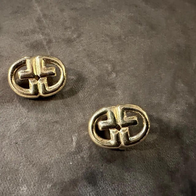 Contemporary 1980s Costume Jewelry Logo Gilt Metal Earrings by Givenchy For Sale - Image 3 of 12