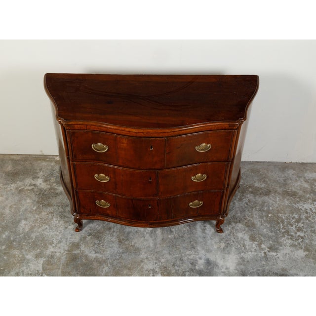 Italian 1800s Walnut Three-Drawer Serpentine Front Commode with Bronze Hardware For Sale In Atlanta - Image 6 of 12