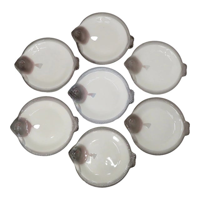 Fine Quality Early 1900s Antique Beehive Mark Austrian Majolica Fish Motif Plates - Set of 7 For Sale