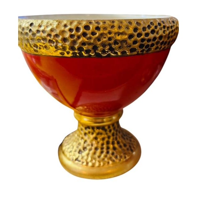 Mid-Century Modern MCM Porcellane Canova Padova Italy Red & 24k Gold Hammered Pedestal Bowls, Pair For Sale - Image 3 of 9
