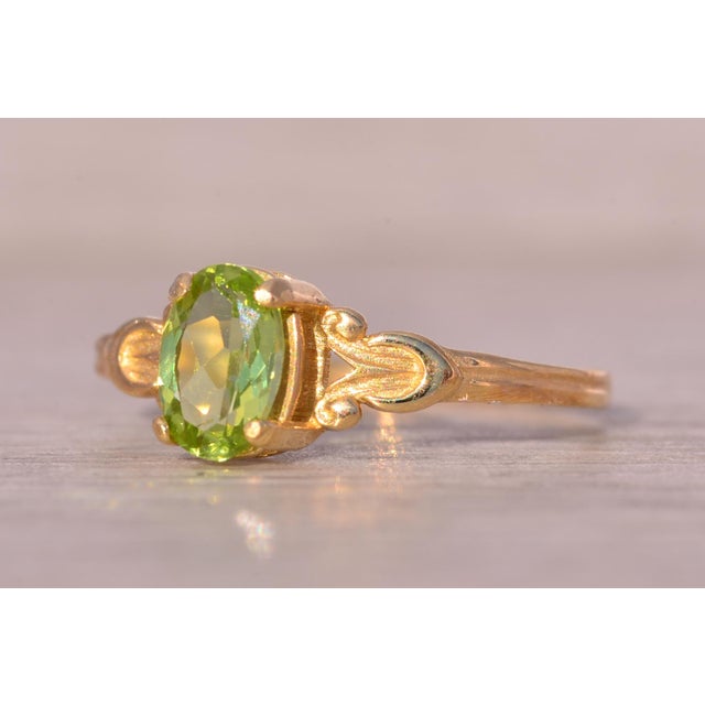 2000 - 2009 The Hove: Peridot Ring in Yellow Gold with Patterned Shank For Sale - Image 5 of 11