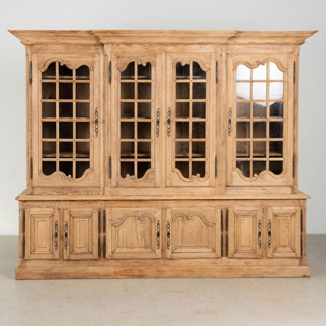 French Provincial 20th Century Bleached Oak Large French Bookcase Display Cabinet For Sale - Image 3 of 15
