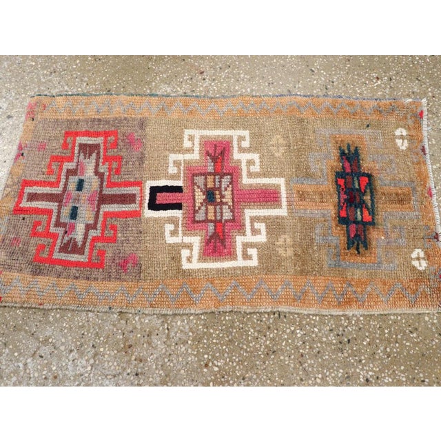 Galerie Shabab Collection Mid-20th Turkish Anatolian Throw Rug For Sale - Image 4 of 8