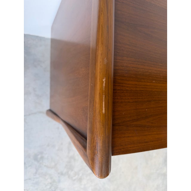 Mid-Century Kent Coffey “The Sharon” Walnut & Pecan 9-Drawer Dresser For Sale - Image 11 of 12