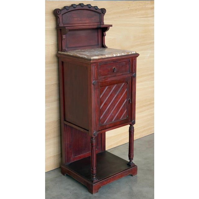 Early 20th Century Pair of Art Nouveau Italian Nightstands in Solid Walnut with crest For Sale - Image 17 of 18