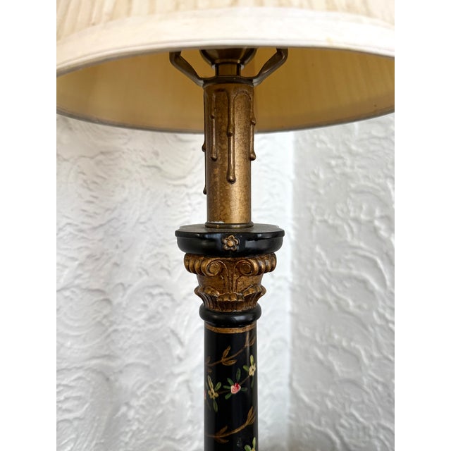 Ballard Designs Mid 20th Century Neoclassical Black and Gold Corinthian Column Lamp With Hand Painted Florals and Pleated Shade For Sale - Image 4 of 9