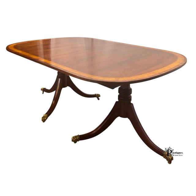 Late 20th Century Vintage Traditional Federal Style Mahogany & Satinwood Banded Extension Dining Table For Sale - Image 5 of 12