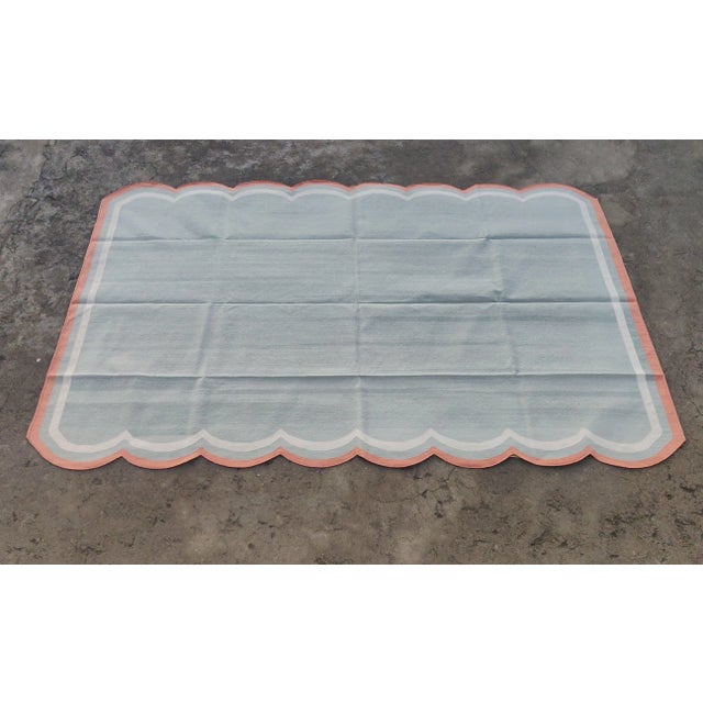 Handmade Cotton Vegetable Dyed Scalloped Edge Rug Gray With Cream and Terracotta Border - 6x9 For Sale - Image 9 of 11