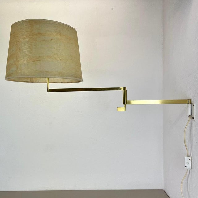 Minimalist Swing Arm Brass Wall Light in the style of Stilnovo, Italy, 1960s For Sale - Image 4 of 18