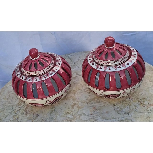 Chinoiserie Vintage Raspberry Pink Reticulated Ginger Jars - a Pair For Sale - Image 3 of 10