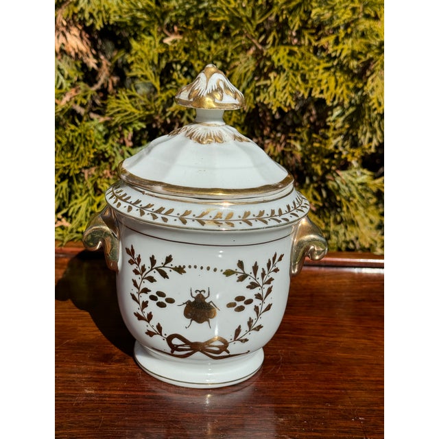 White Vintage Golden Bee Motif Porcelain Cachepot With Lid For Sale - Image 8 of 10