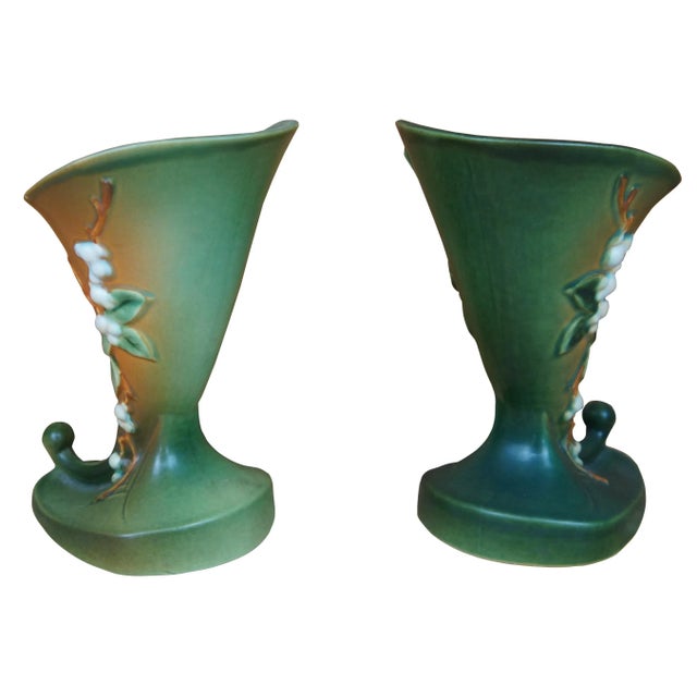 Traditional Vintage Roseville McCoy Pottery Snowberry Green Cornucopia Vases 100-8"- a Pair For Sale - Image 3 of 9