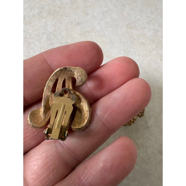 Mid-Century Modern Vintage Gold-Tone Textured Cluster Clip-on Earrings For Sale - Image 3 of 5