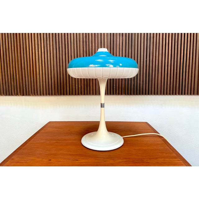 This large high-quality 'Siform' table lamp was manufactured by Siemens in Germany during the 1960s. It features a metal...