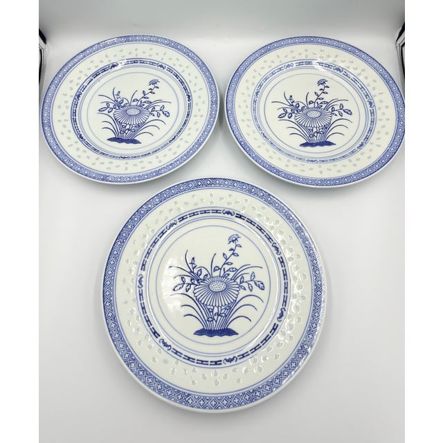 Vintage Jingdezhen Rice Grain Dinner Plates 10" Set of 3 Chrysanthemum Porcelain For Sale In Palm Springs - Image 6 of 7