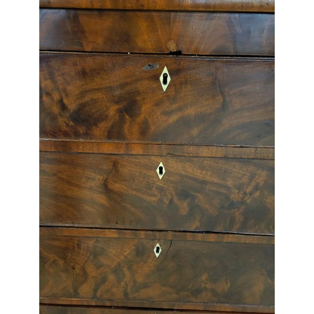 Early 19th Century Circa 1830 American Empire Figured Mahogany Bow-Front 4-Drawer Chest For Sale - Image 5 of 13