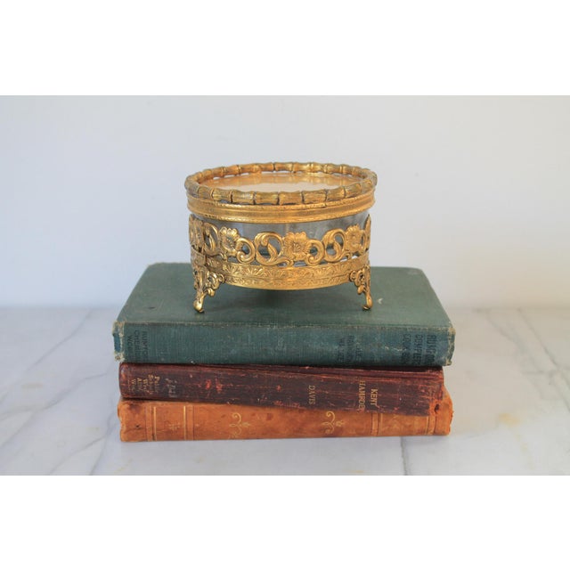French Vintage Gold-Toned Ormolu and Glass Filigree Trinket Box or Jewelry Casket For Sale - Image 3 of 12