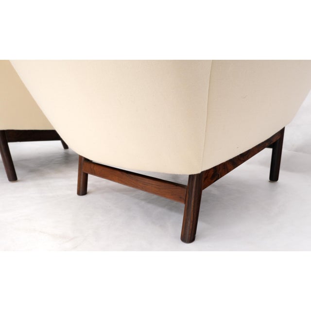 Alabaster Solid Rosewood Dowel Shape Legs New Soft Wool Upholstery Danish Lounge Chairs For Sale - Image 8 of 17