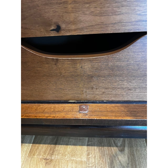 Wood Vintage Mid-Century Modern Chin Hua Style Credenza Sideboard Cabinet Long Dresser by Lane Furniture For Sale - Image 7 of 17