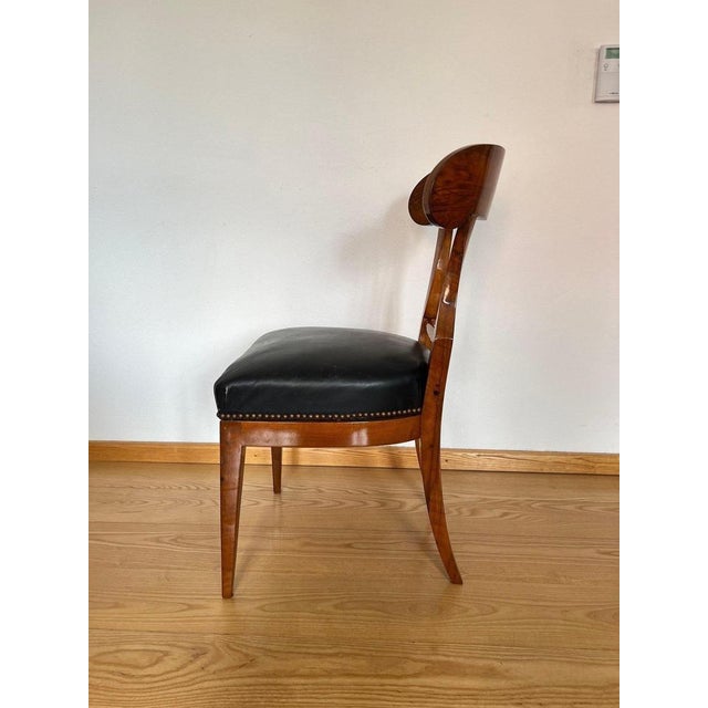 Biedermeier Shovel Chair in Walnut Veneer & Black Leather, Austria, 1820s For Sale - Image 12 of 18