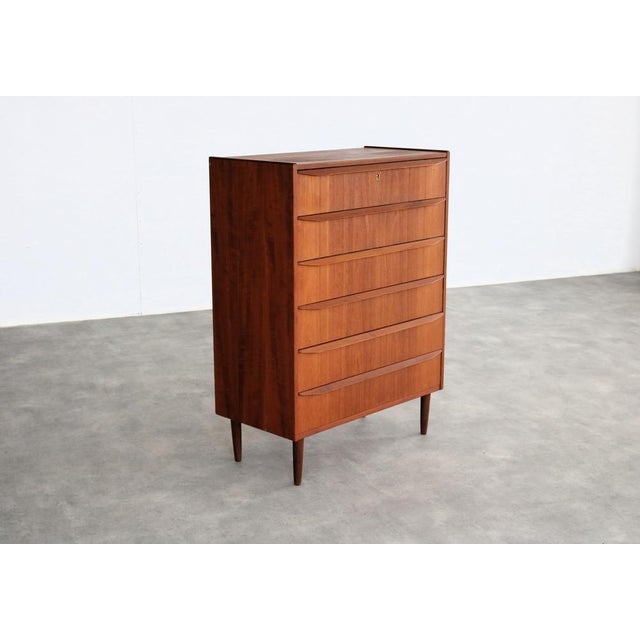 Vintage Danish Chest of Drawers in Teak, 1960s, in Good conditions. Designed 1960 to 1969