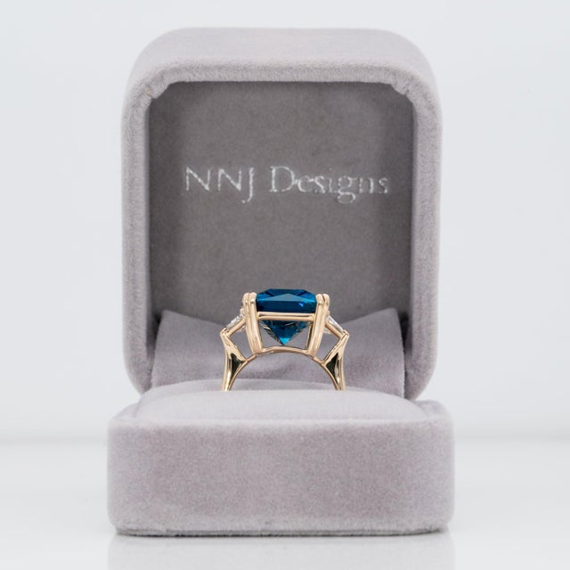 16.8Ct London Blue Topaz Ring With Lab Diamond Accents: Solid 14k Gold, 18x13mm, Size 6.75 For Sale - Image 4 of 9