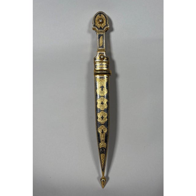Neoclassical Kindjal dagger from the Caucasus, Russian Empire, in silver and vermeil, 19th century For Sale - Image 3 of 7