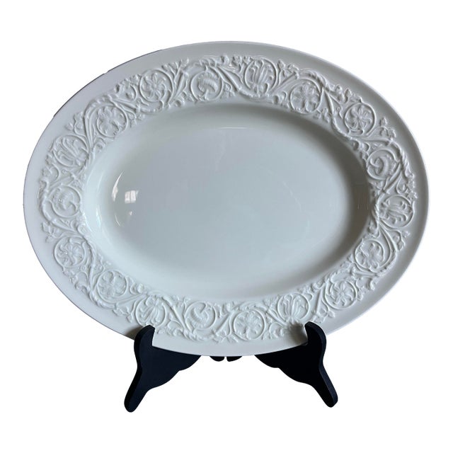 1980s Wedgwood of Etruria & Barlaston Patrician Serving Platter For Sale