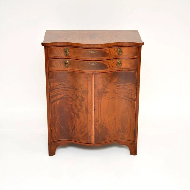 A smart and very well made antique Edwardian inlaid satin wood cabinet, made in England and dating from the 1900-1910...