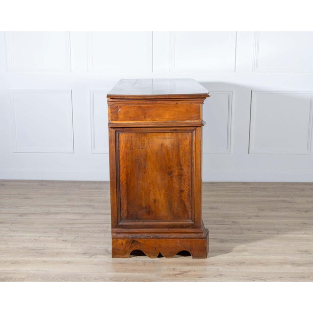 17th-Century Central Italian Walnut Commode with Maple Inlay For Sale In Atlanta - Image 6 of 8