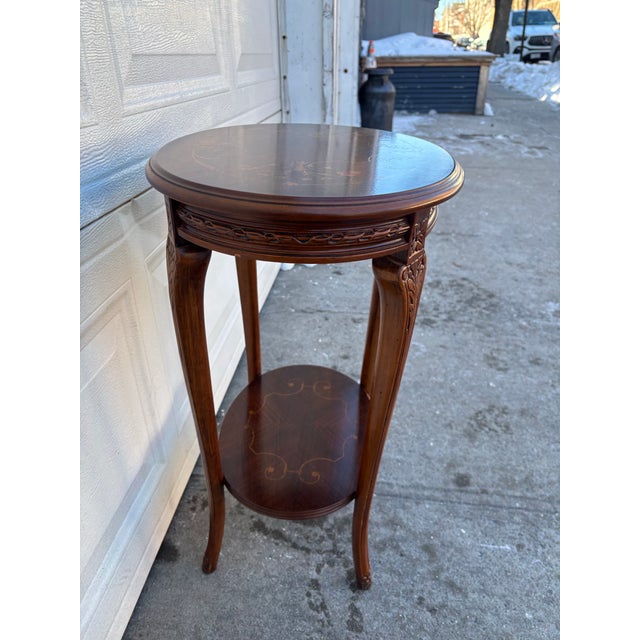 Italian Louis XV Revival Oval Accent Table | Vintage Marquetry Inlaid Side Table | Carved French Provincial End Table | Italy Made Entryway For Sale In New York - Image 6 of 10