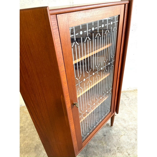 1960s Danish Modern Teak Corner Glass Curio Cabinet or Bar For Sale - Image 5 of 10