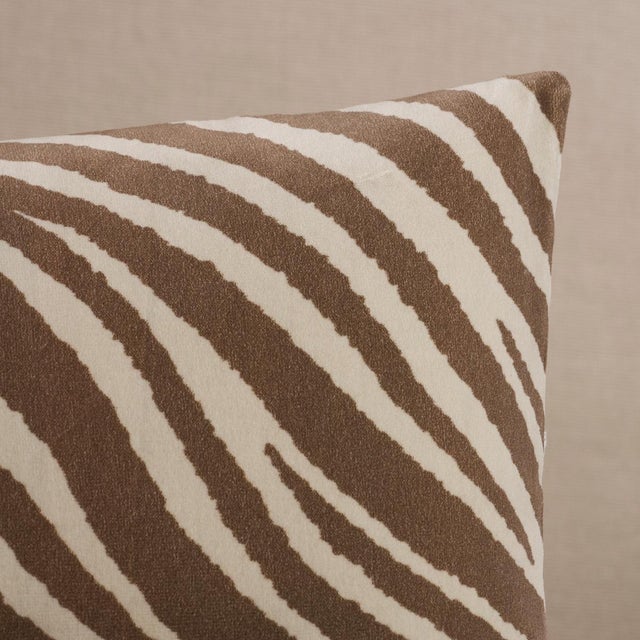 This pillow features Blixen Velvet with a Knife Edge finish. A classic animal pattern screen-printed on low-pile cotton...
