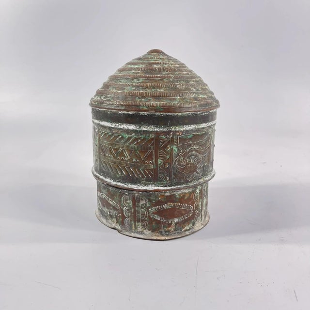 Early 20th Century Early 20th Century Asante Forowa Chased Brass Box Ghana MATTER COLLECTION For Sale - Image 5 of 10