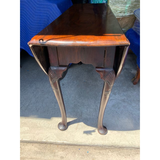 Burnt Umber Late 18th Century Queen Anne Drop Leaf Dining Table For Sale - Image 8 of 11
