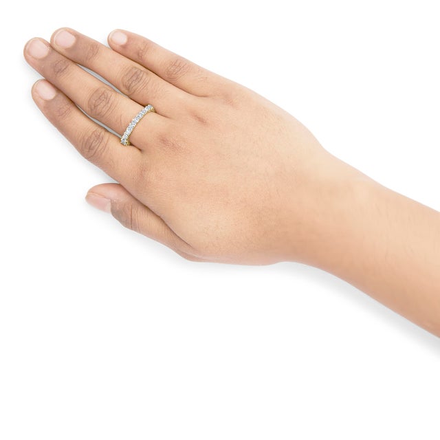 Early 21st Century 14K Yellow Gold 2.00 Cttw Shared Prong Set Princess Cut Diamond Eternity Band Ring (J-K Color, SI1-S For Sale - Image 5 of 6