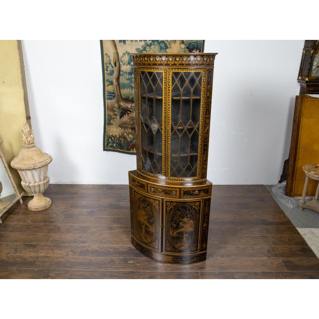 English 19th Century Black and Gold Lacquered Chinoiserie Corner Cabinet For Sale In Atlanta - Image 6 of 12